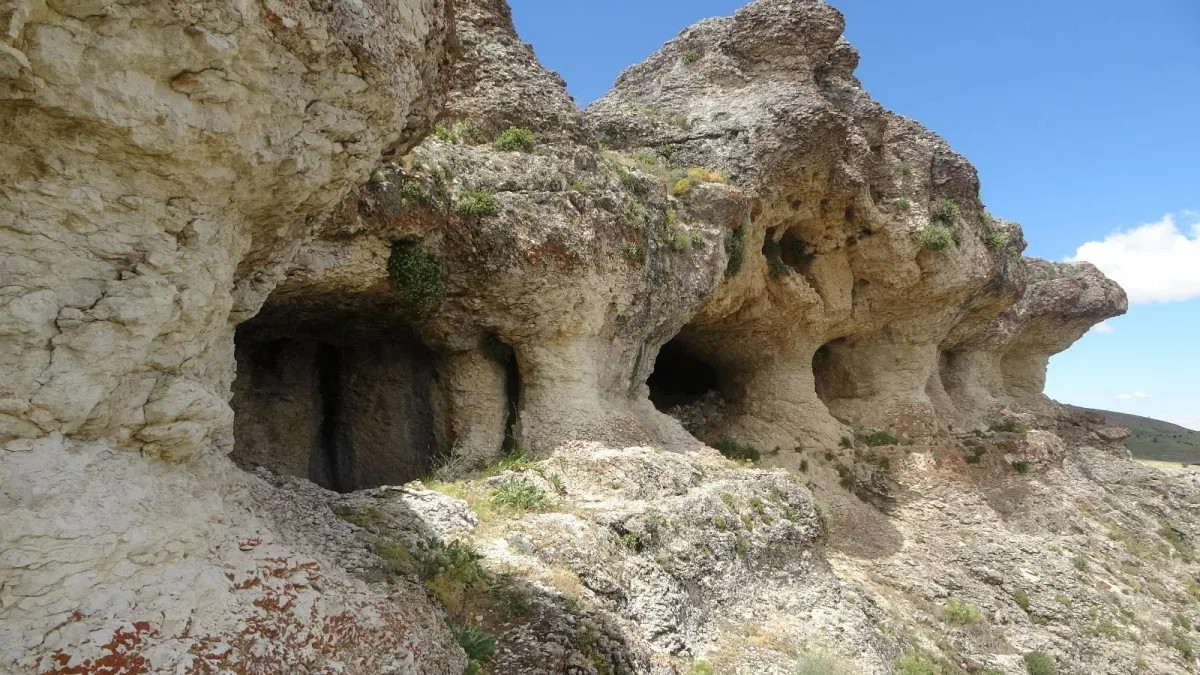 Bu mağara binlerce yıldır gizemini koruyor