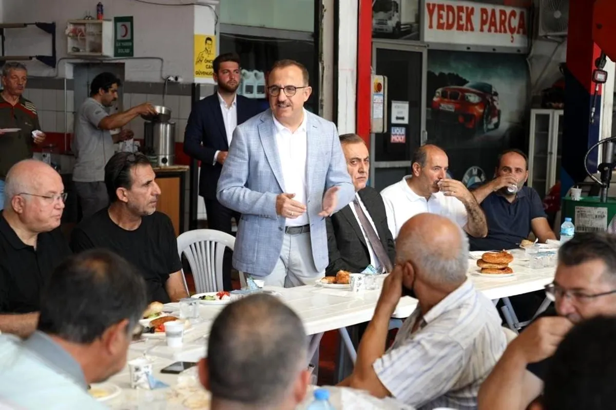 AK Parti İzmir İl Başkanı Sürekli, esnaf ve ilçe teşkilatlarıyla buluştu