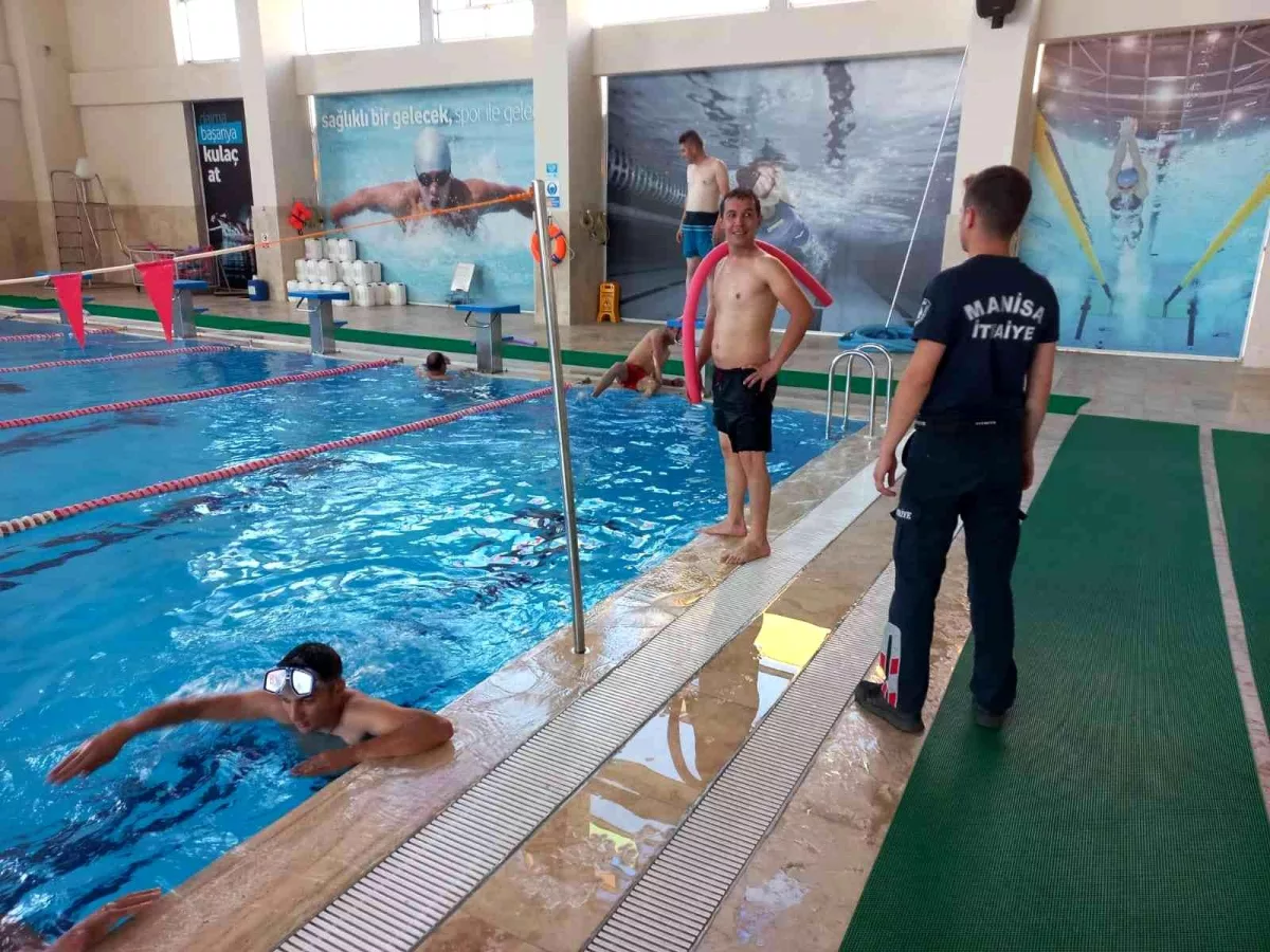 Büyükşehir AFAD ekibi Salihli’de yüzme eğitimi aldı