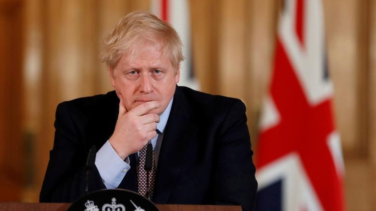 İngiltere’de siyasi kriz: Johnson istifa mektubunu yazıyor