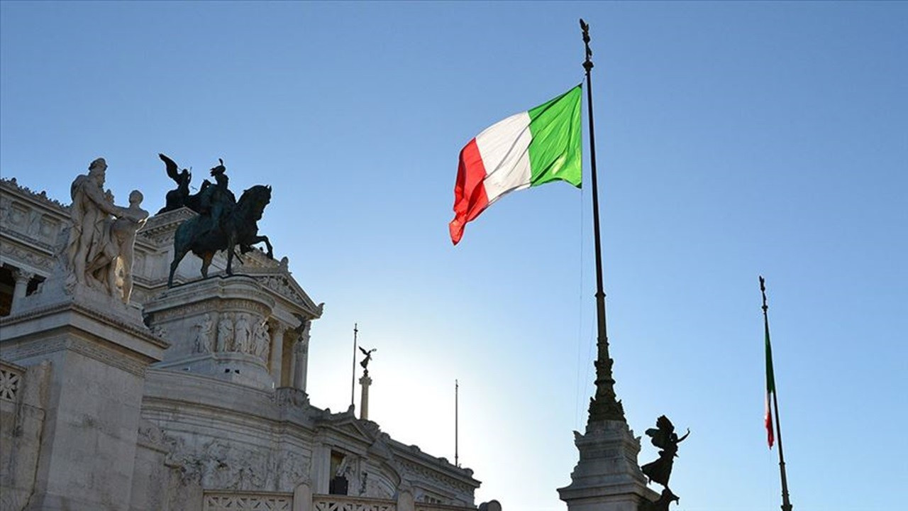 İtalya’da Cumhurbaşkanı parlamentoyu feshetti
