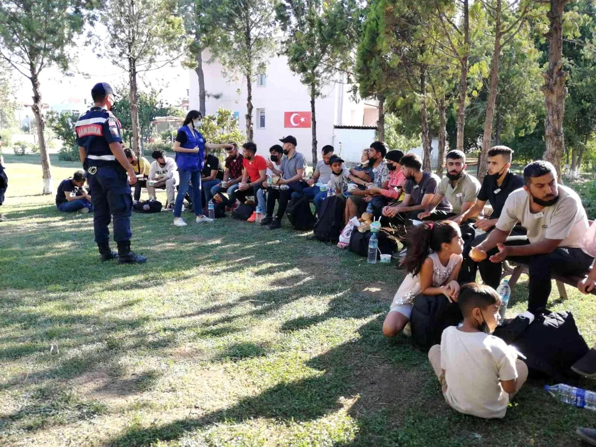 İzmir’de 278 düzensiz göçmen ve 4 organizatör yakalandı