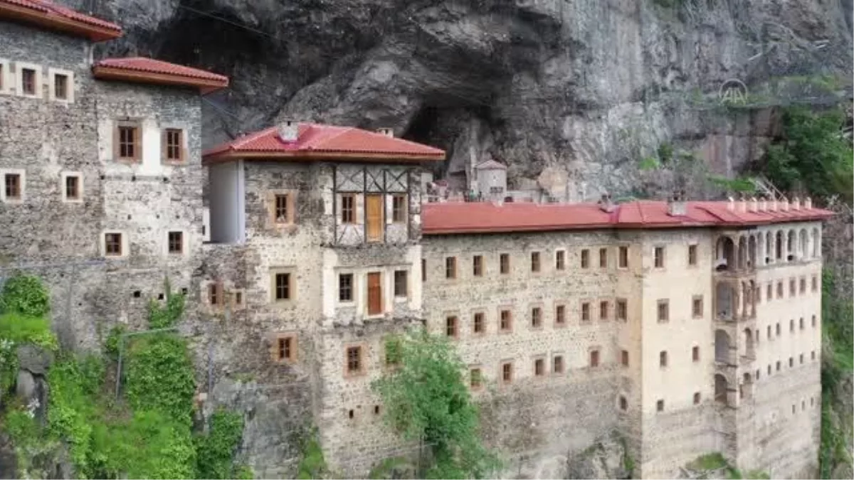 Sümela Manastırı yeni turizm sezonunu yoğun geçiriyor