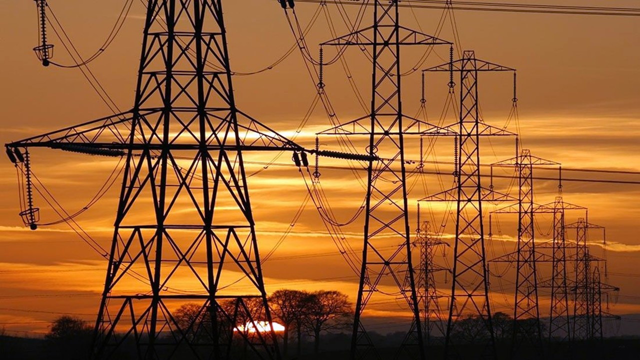 Elektrik tüketimi 12 ayın en yükseğine ulaştı