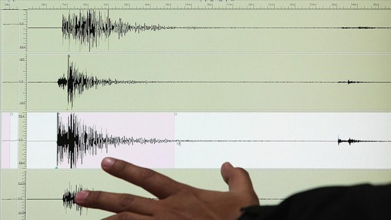 Pakistan art arda iki depremle sallandı