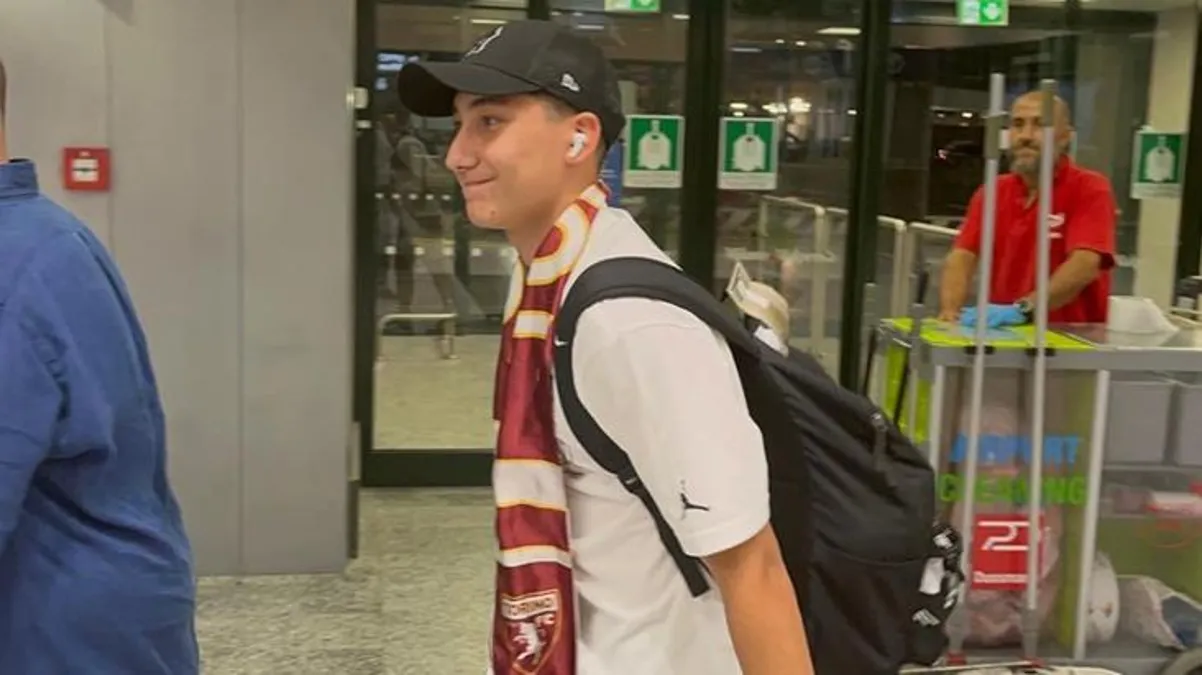 Torino ile anlaşmaya varan Beşiktaş’ın genç yıldızı Emirhan İlkhan, kontroller için İtalya’ya gitti