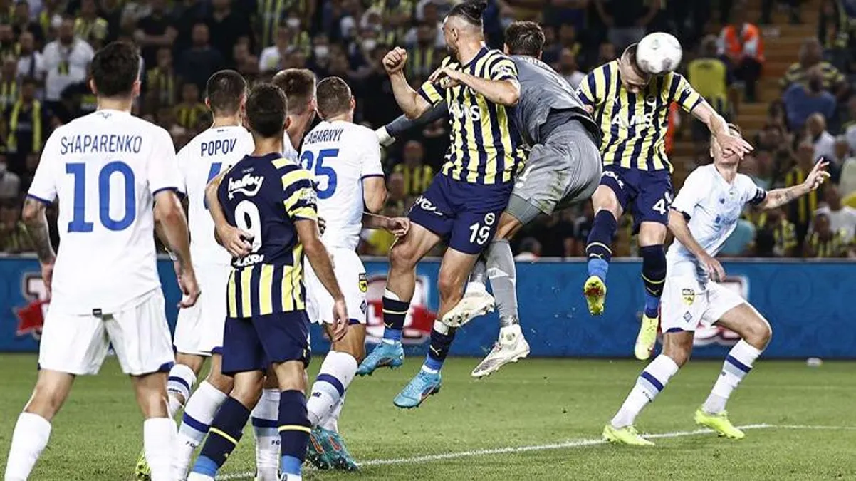 UEFA’nın Fenerbahçe’ye verdiği kısmi seyircisiz oynama cezası 2 yıl süre için denetime tabi şekilde ertelendi