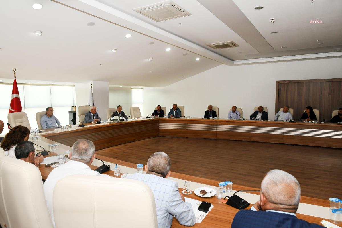 İzmir yerel haberleri: Karabağlar Belediyesi 540 Hektarlık Kentsel Dönüşüm Alanıyla İlgili Planları Muhtarlarla Değerlendirildi