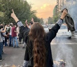 İran’da Hükümet Karşıtı Başörtüsü Protestoları Büyüyor