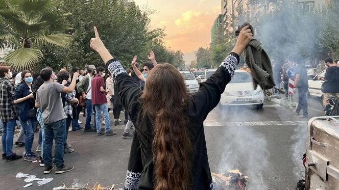 İran’da Hükümet Karşıtı Başörtüsü Protestoları Büyüyor