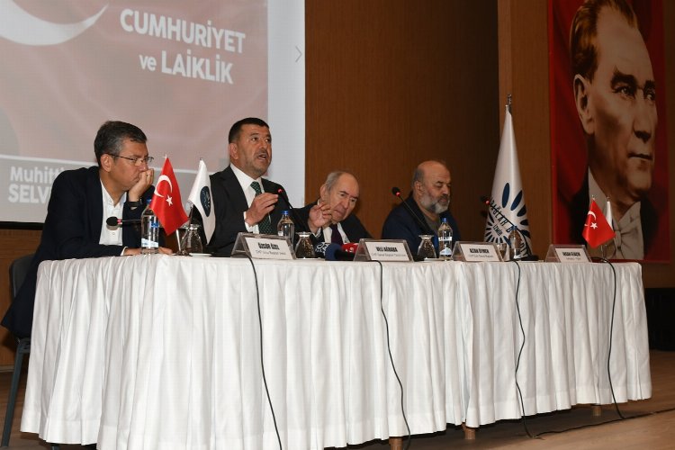 İzmir Karabağlar’da ‘100. Yıla Doğru Cumhuriyet ve Laiklik’ paneli