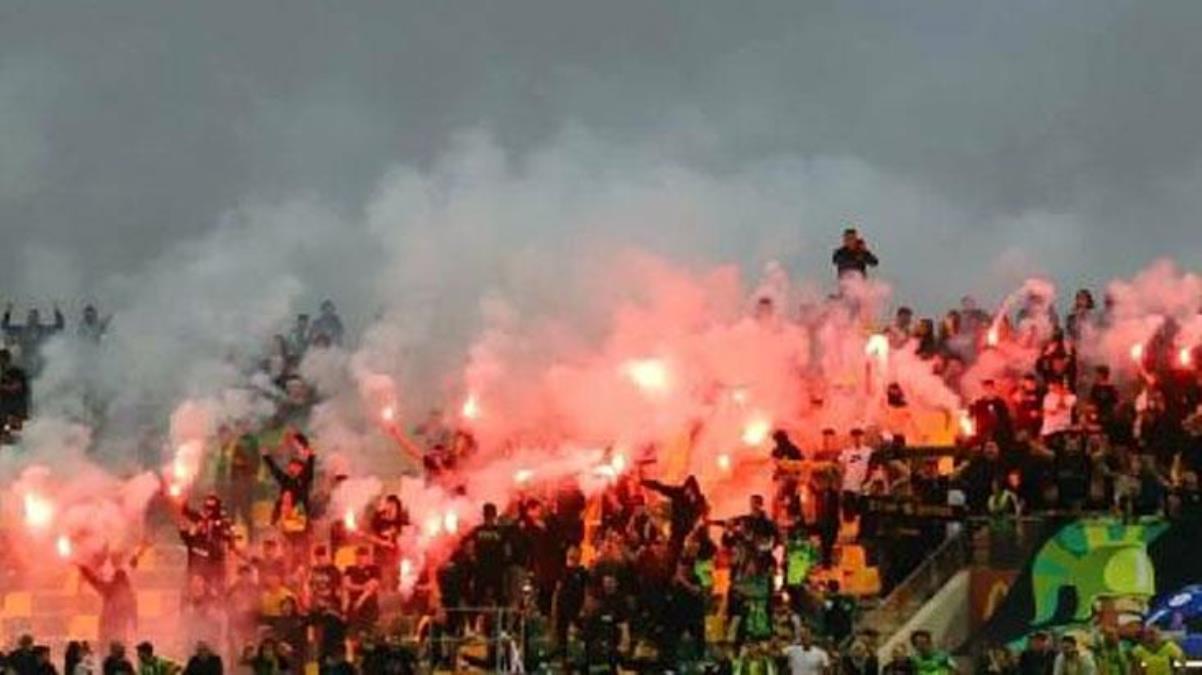 Provokasyonun böylesi! Güney Kıbrıslı taraftarlar Fenerbahçe maçı öncesi haddini aştı