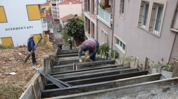 Kocaeli İzmit’te Kocatepe’ye yeni merdiven
