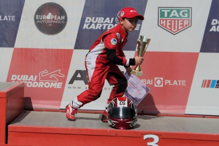 Sakaryalı karting sporcusu Dubai’den kupa ile döndü