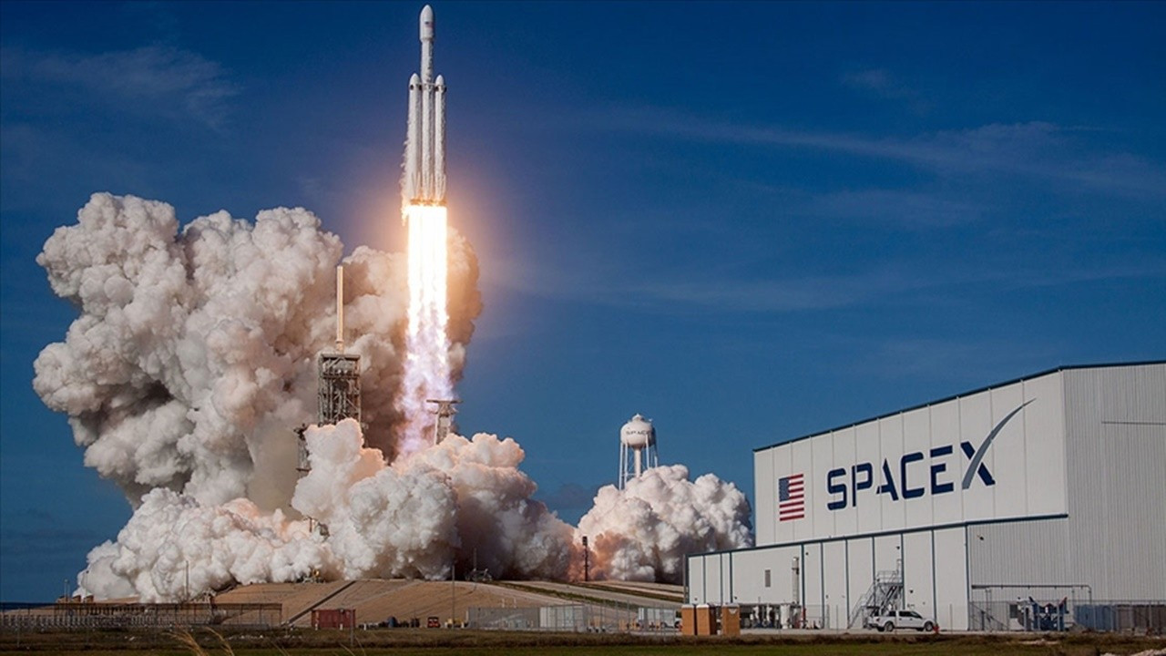 SpaceX’in Dragon kapsülü 4 ton kargoyla Uluslararası Uzay İstasyonu’na fırlatıldı
