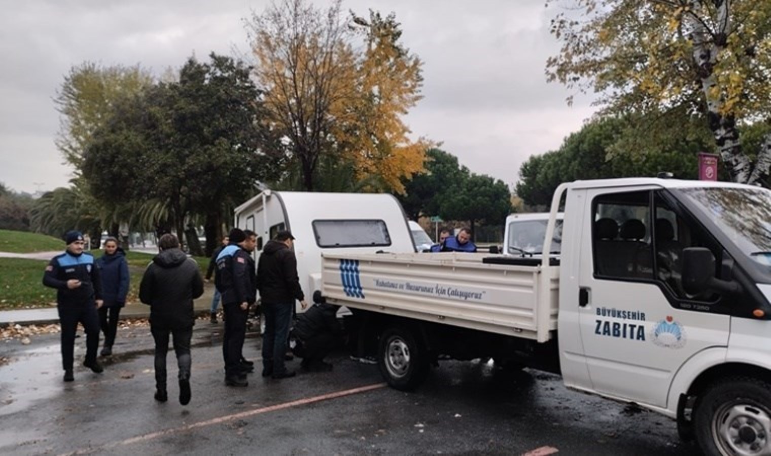 6 ilçede harekete geçildi: İBB kamu alanlarını işgal eden karavanları tahliye ediyor