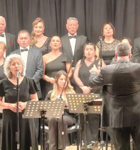 İzmir Musiki Topluluğu Derneği Korosu Şef Alper Gündüz yönetiminde muhteşem konser düzenledi.