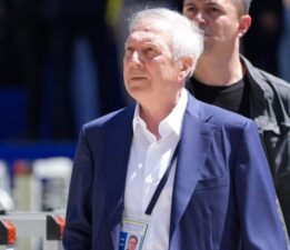 Aziz Yıldırım’dan taraftarlara çağrı: ‘Fenerbahçe pes etmez’