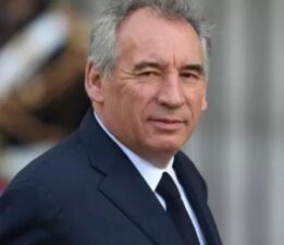 François Bayrou kimdir? Fransa’nın yeni Başbakanı François Bayrou kaç yaşında, nereli? François Bayrou hangi görevlerde bulundu?