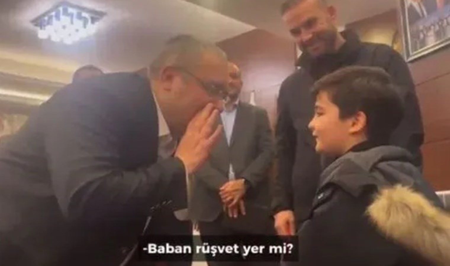 Keçiören Belediye Başkanı’ndan küçük çocuğa tepki çeken soru: Baban rüşvet yer mi?