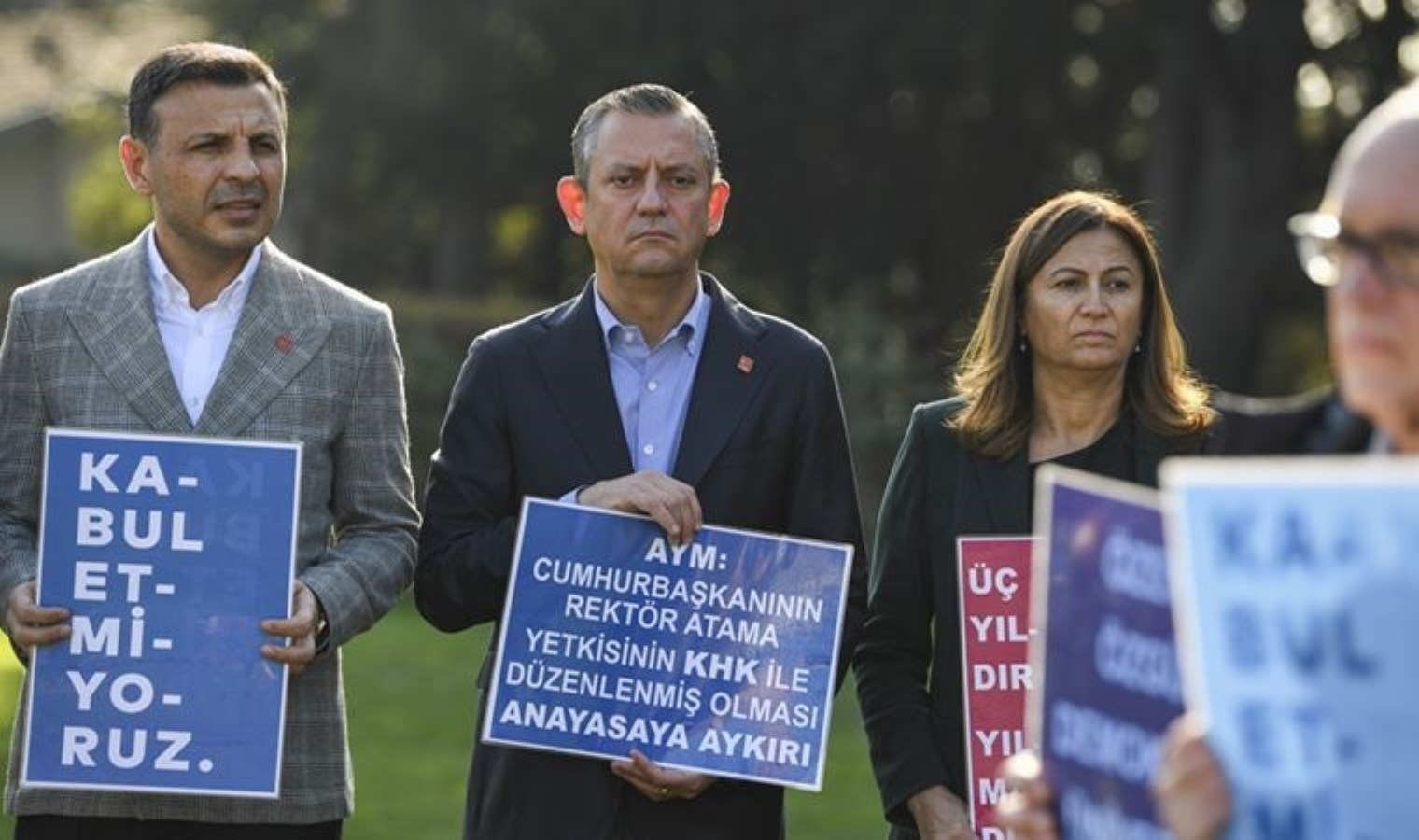 Özgür Özel’den Boğaziçi direnişine ziyaret: ‘Boğaziçi’ni de Türkiye’yi de size dar edeceğiz!’