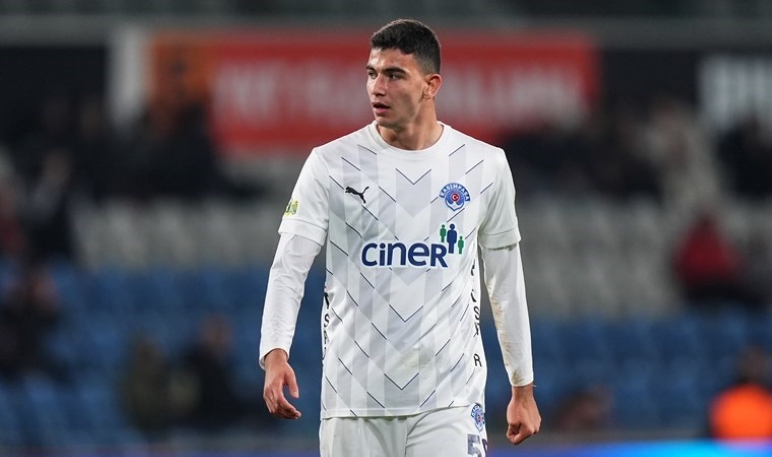 Bonservis bedeli belli oldu: Kasımpaşa’nın genç yıldızı Yasin Özcan Premier Lig yolunda!