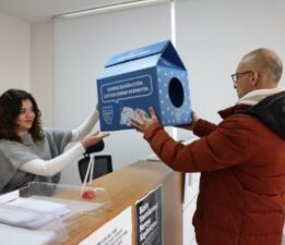 Çeşme Belediyesi’nden sokak hayvanlarına yuva