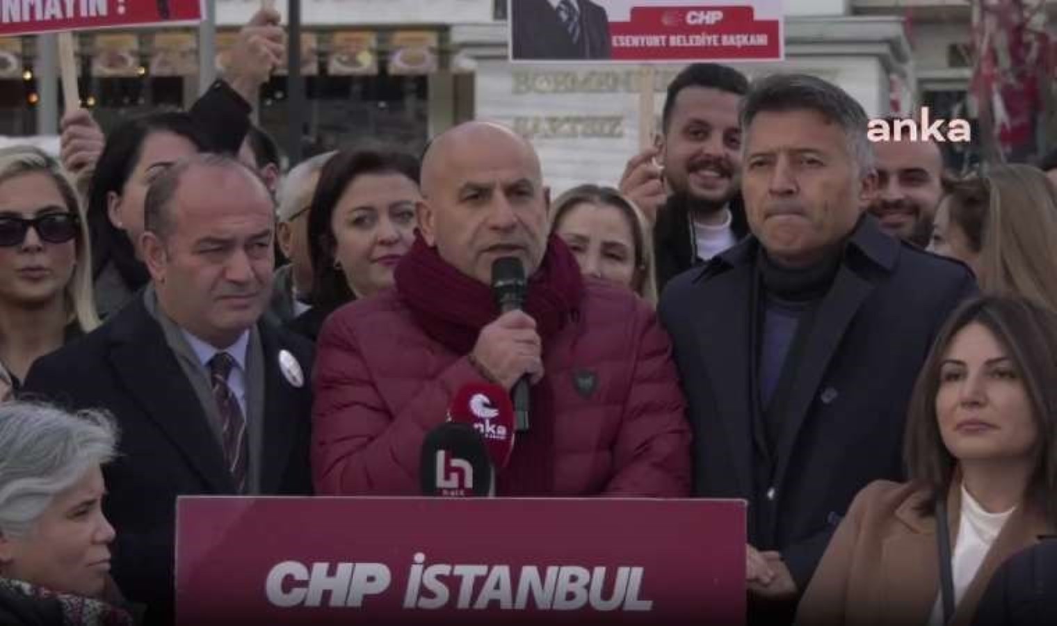 CHP’lilerin Esenyurt nöbeti… Özgür Karabat: Usulsüz işlemlerle ilgili yarın Anayasa Mahkemesi’ne başvuracağız