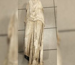 Çöp poşetinde 2 bin yıllık heykel bulundu
