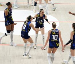 Fenerbahçe dev derbide Beşiktaş’a set vermedi!