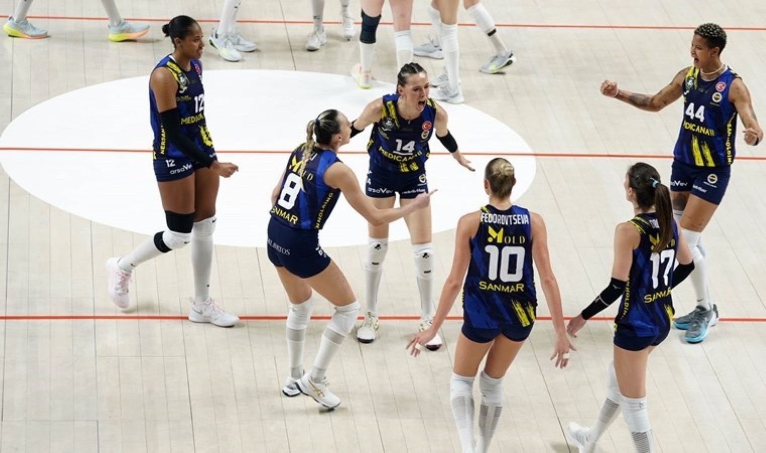 Fenerbahçe dev derbide Beşiktaş’a set vermedi!