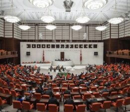 Genel Kurul’da ’kayyum’ protestosu