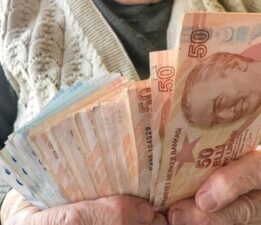 Milyonlarca emekli bekleyişini sürdürüyor… SGK uzmanı tahminini açıkladı: Emekli bayram ikramiyesi ne kadar olacak?