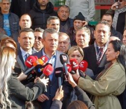 Özgür Özel, Ümit Özdağ’a destek için adliyeye geldi: Genel Başkanların hukuku birbirlerine emanettir