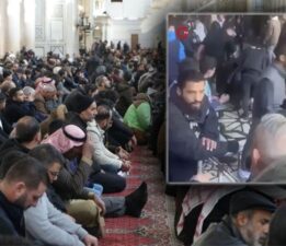 Suriye’nin başkenti Şam’daki Emevi Camisi’nde Cuma izdihamı! Ölüler ve yaralılar var…