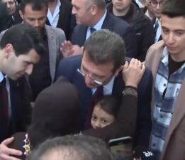 Yaşlı kadının, İmamoğlu’na uyarısı gündem oldu: ‘Dikkatli konuş içeri atılma’