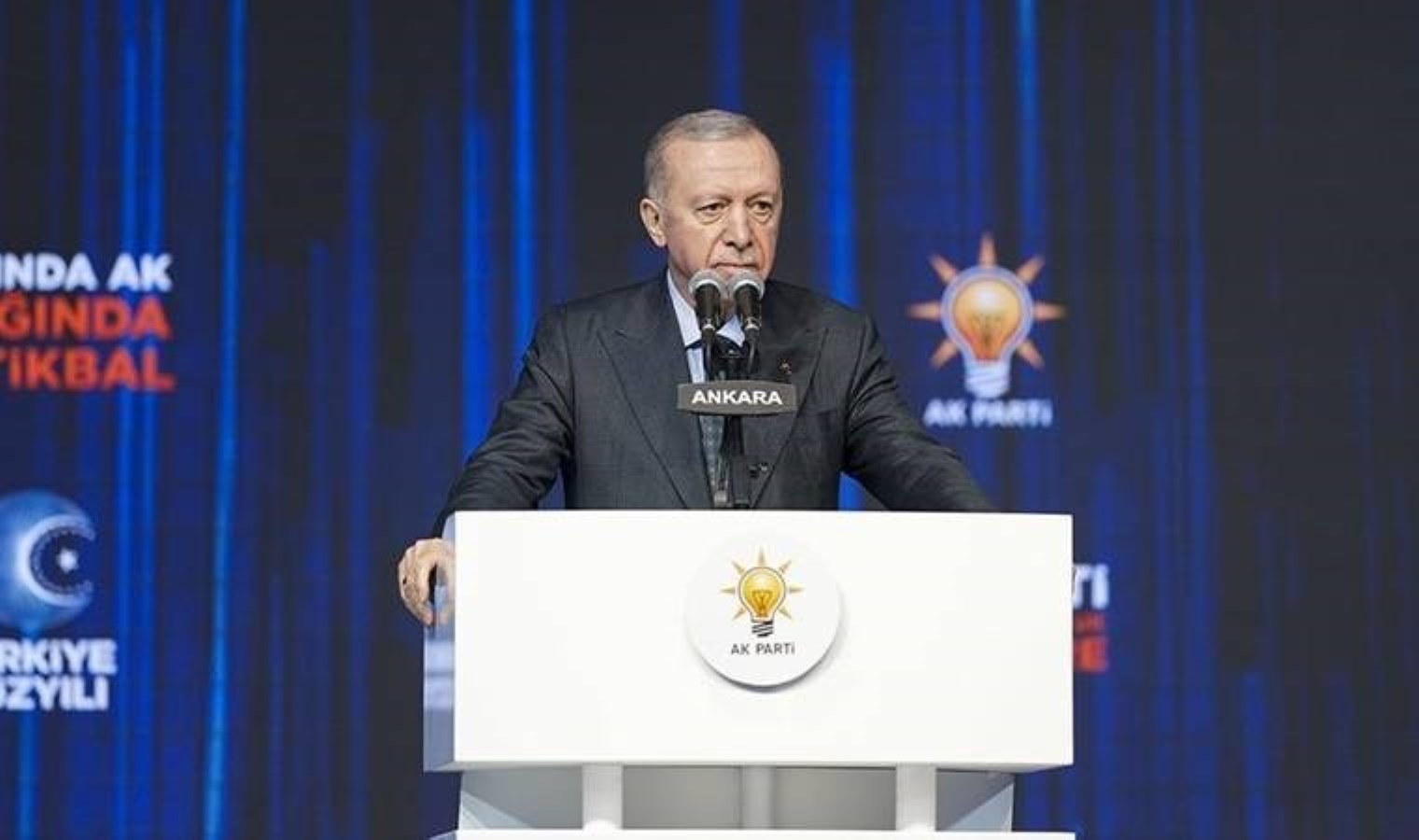 Erdoğan, yeniden genel başkan seçildi