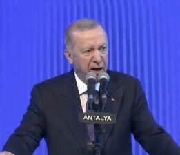 Erdoğan’dan Özgür Özel’e: Bay Kemal’in gösterdiği sarı kart dengesini bozdu