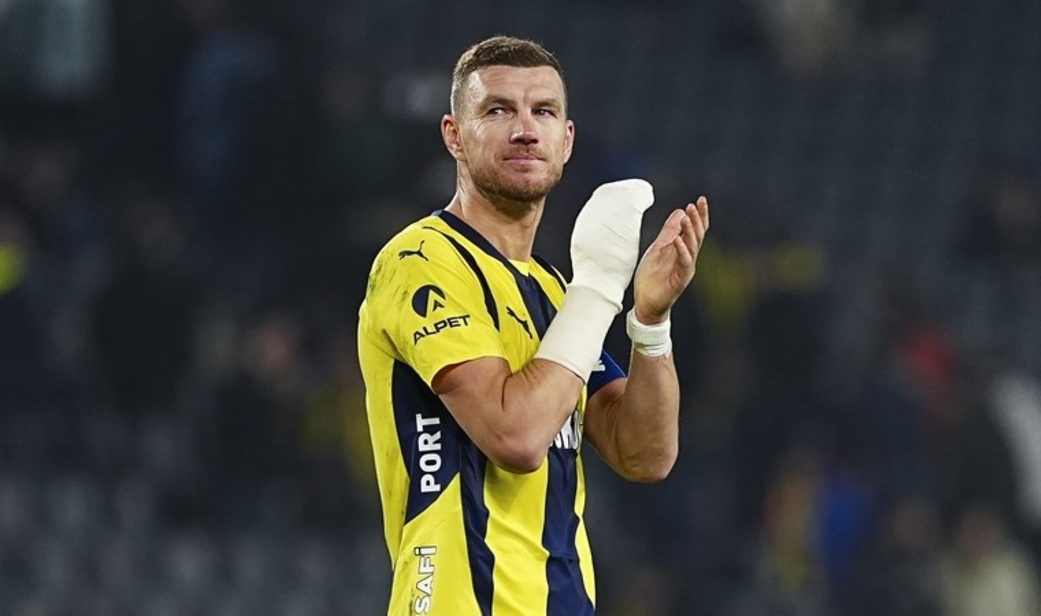 İtalyan gazeteci duyurdu: Fenerbahçe’de Edin Dzeko gelişmesi!