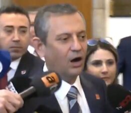 Özgür Özel’den ATV muhabirine ‘slogan’ göndermesi: ‘Sen de kurtulamazsın tek başına…’