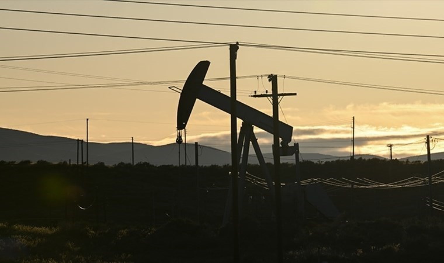 Petrol fiyatları yılbaşındaki seviyeye geriledi! Çıkış kısa sürdü: Stok artışı etkisi gözlemlendi…