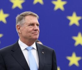 Romanya Cumhurbaşkanı Iohannis istifa etti