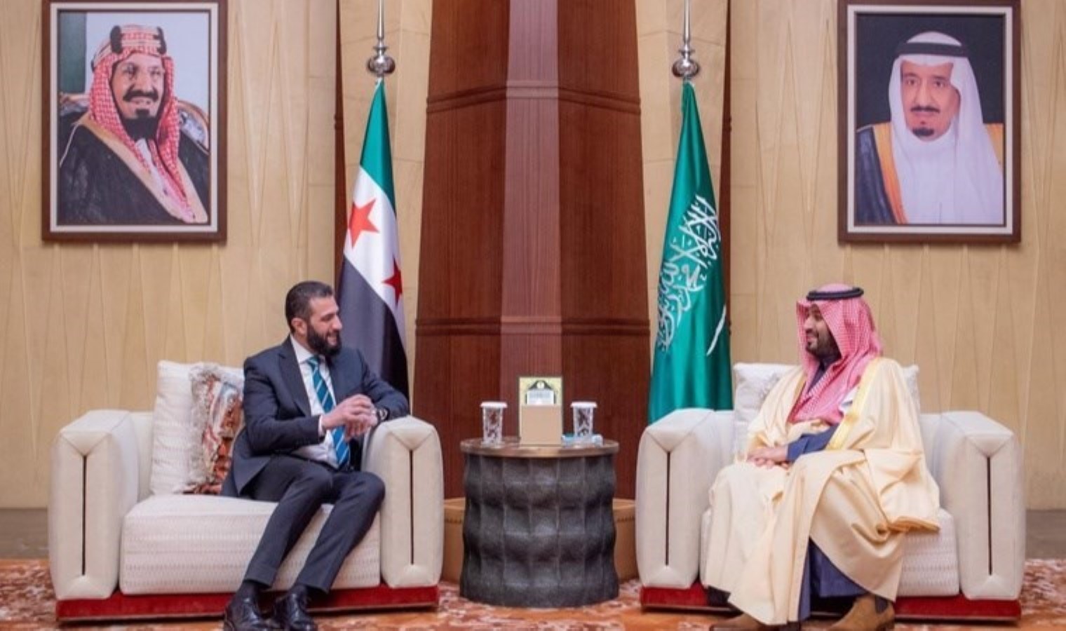 Suriye lideri Şara, ilk yurt dışı ziyaretini Suudi Arabistan’a yaptı