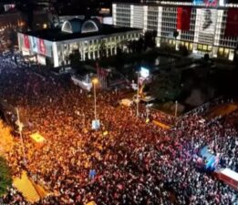 Binlerce yurttaş Saraçhane’de toplandı: İBB binası önünde Gençliğe Hitabe okundu