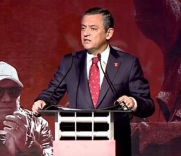 CHP’nin grup toplantısı Beşiktaş’taydı… Özgür Özel savcıya seslendi: ‘Ben sana ne lakap takayım? Desem desem odun derim sana odun, odun, odun!’