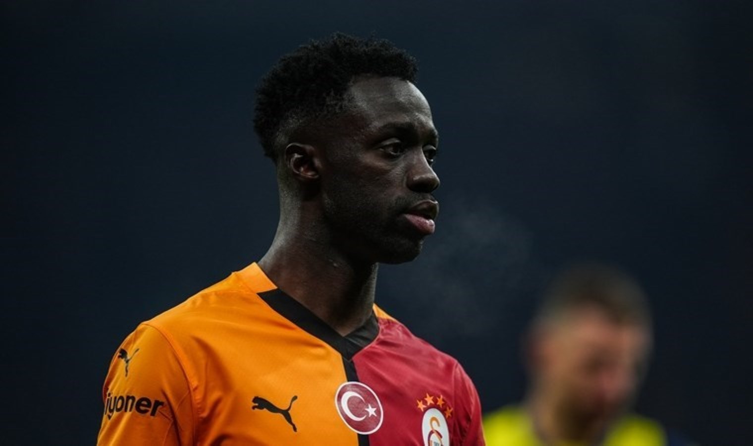 Davinson Sanchez’e FIFA engeli: Forma giyemeyecek!