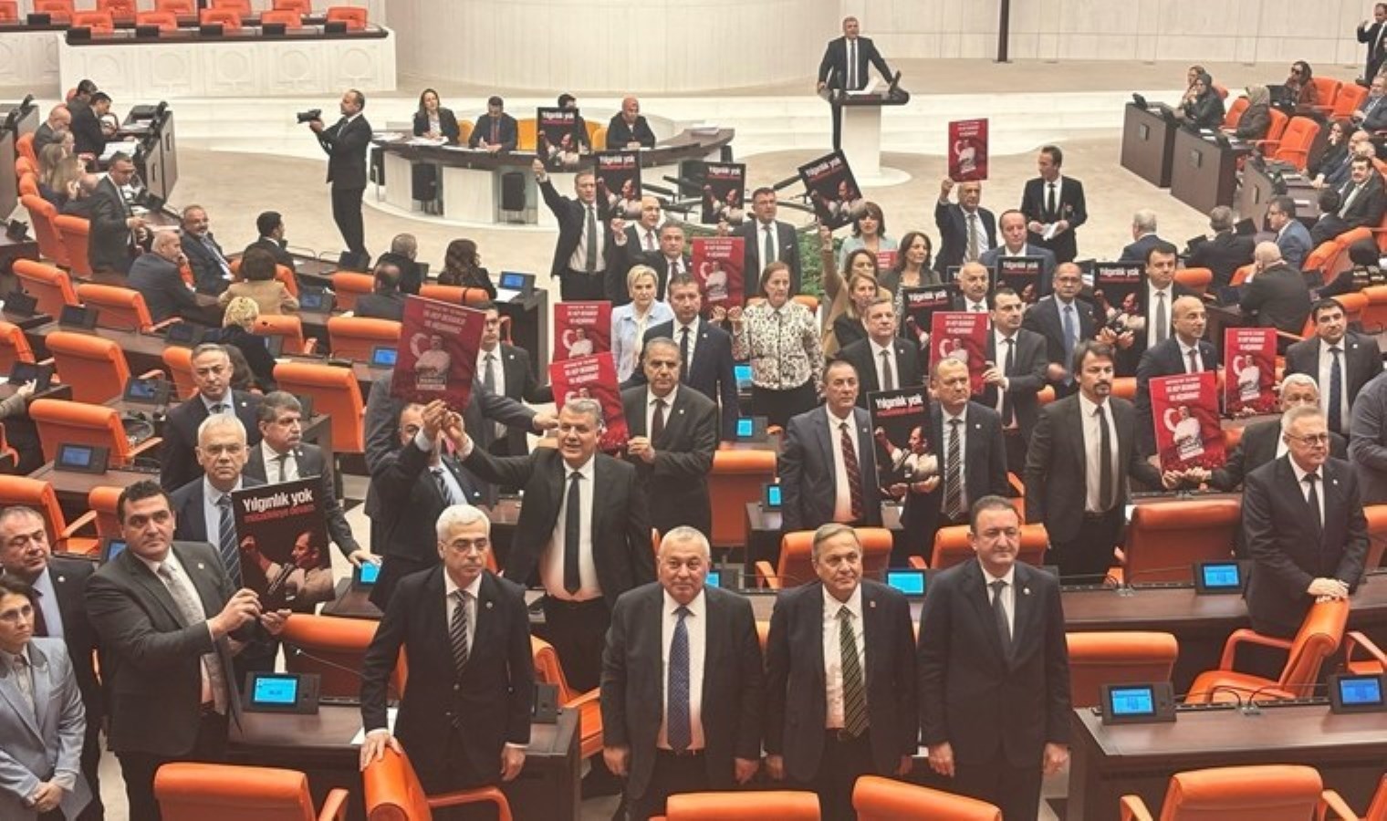 Meclis, ‘İmamoğlu’ protestosuyla açıldı