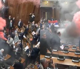 Sırbistan Parlamentosu savaş alanına döndü: Sis bombası ve yumruklar havada uçuştu