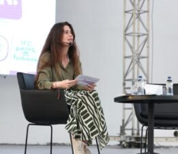 Alaçatı Ot Festivali’nde ‘adalet’ konuşuldu… Lâl Denizli: ‘Silivri zindanlarında dimdik ayaktalar’