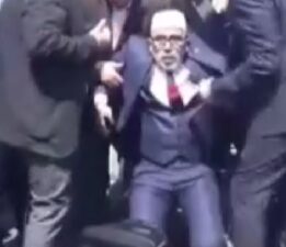 Alparslan Türkeş’i anmasında dua eden imam bayıldı